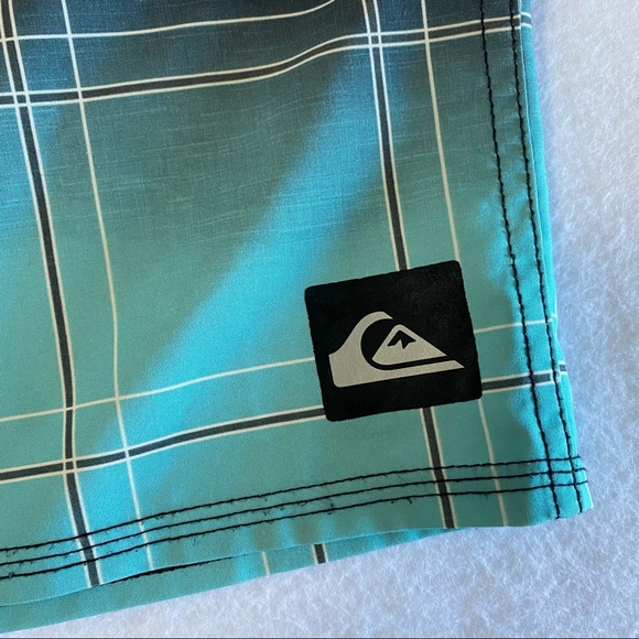 Quiksilver Boys Boardshorts - Picture 2 of 9